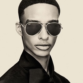 Окуляри Ray-Ban 2026: Нові моделі та ціни Модель в окулярах Ray-Ban RB 3925 колекція 2026 року.